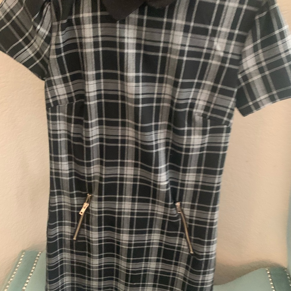 Dress - Picture 3 of 4
